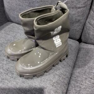 UGG Gray Rain & Snow Boots with Durable Design